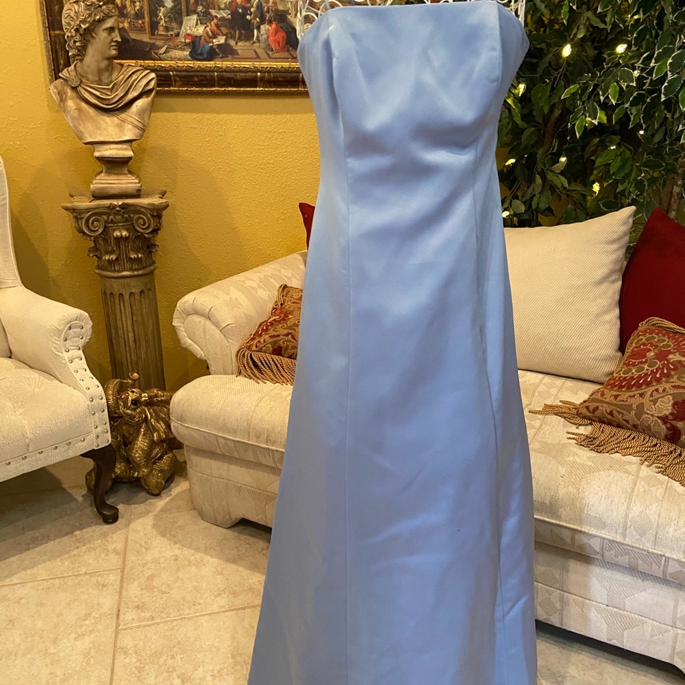 Verá Wang Gown